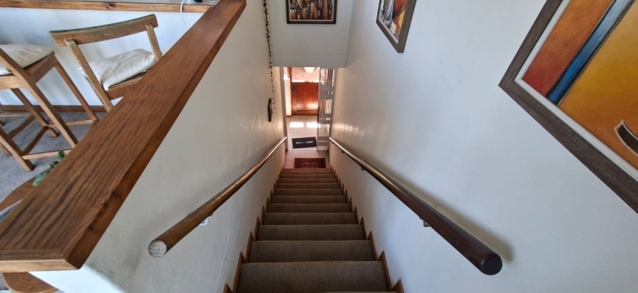 To Let 4 Bedroom Property for Rent in Kleinmond Western Cape